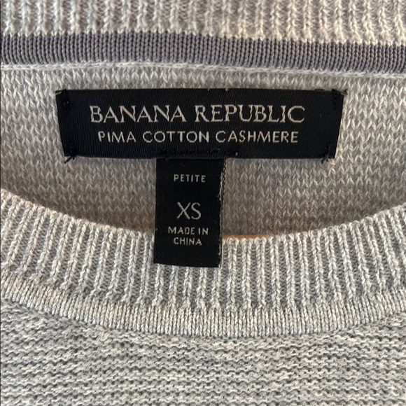 Banana Republic Cashmere Sweater - Picture 2 of 4